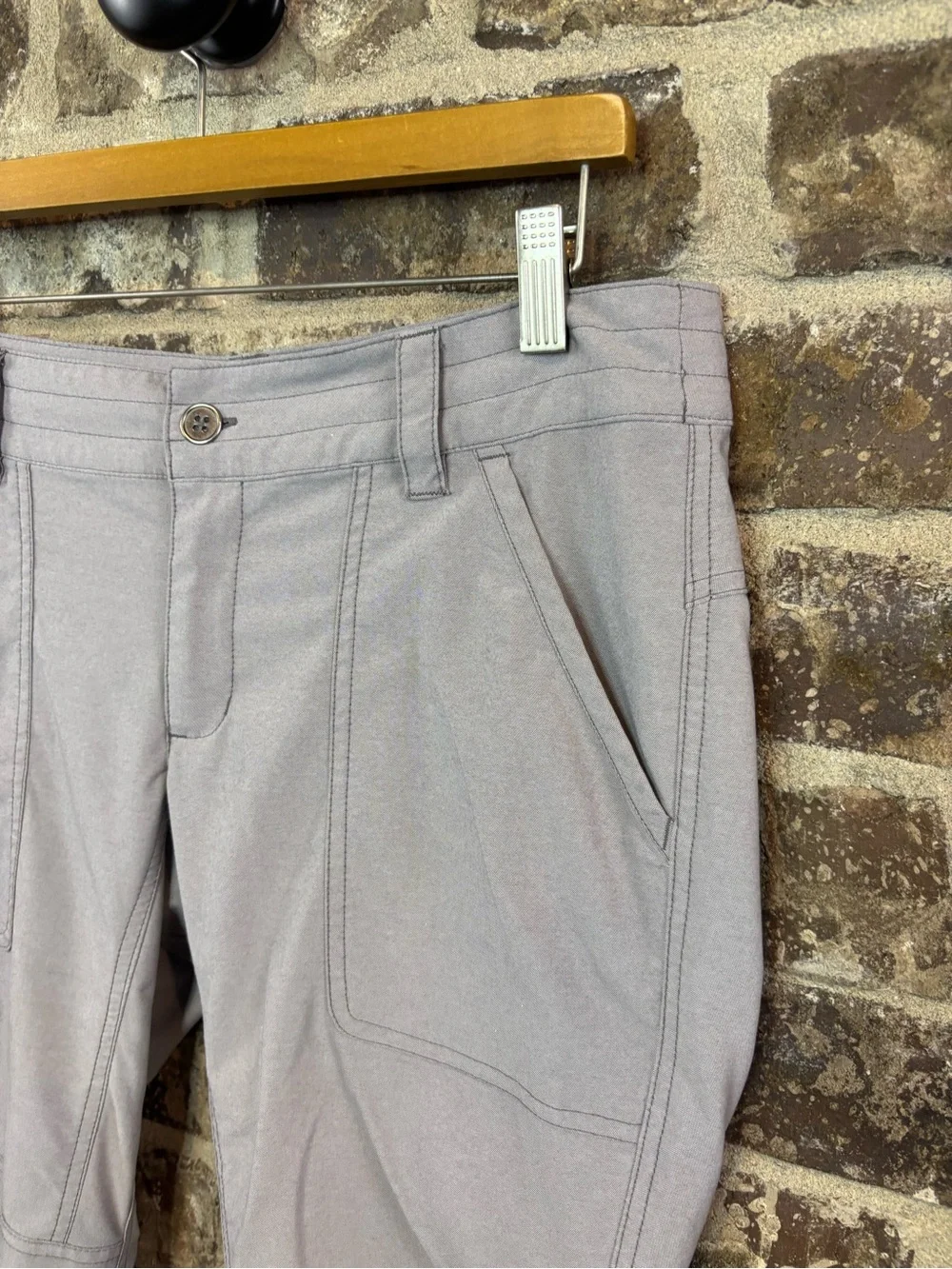 Columbia Womens Light Gray Cropped Cargo Pants Size 8